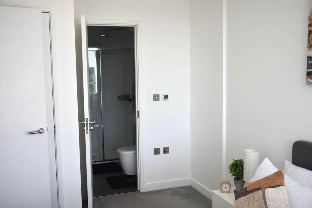 Apartment Centre Oasis: 2-bed With Parking And Rooftop Terrace Bracknell