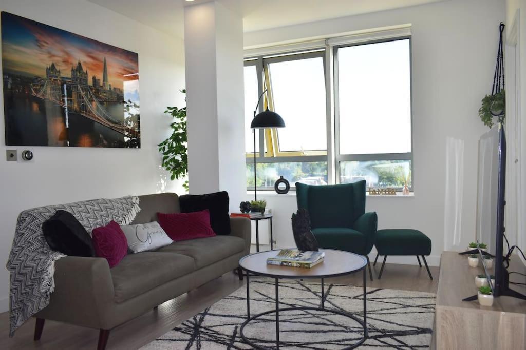 Centre Oasis: 2-bed With Parking And Rooftop Terrace