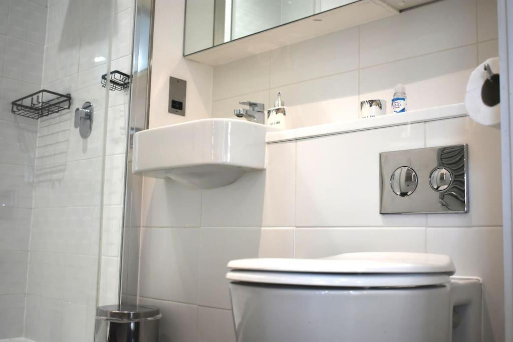Centre Oasis: 2-bed With Parking And Rooftop Terrace * Bracknell