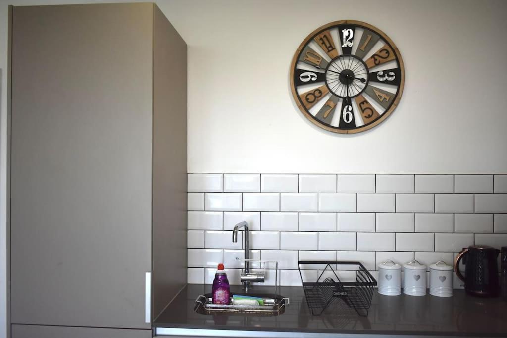 Centre Oasis: 2-bed With Parking And Rooftop Terrace