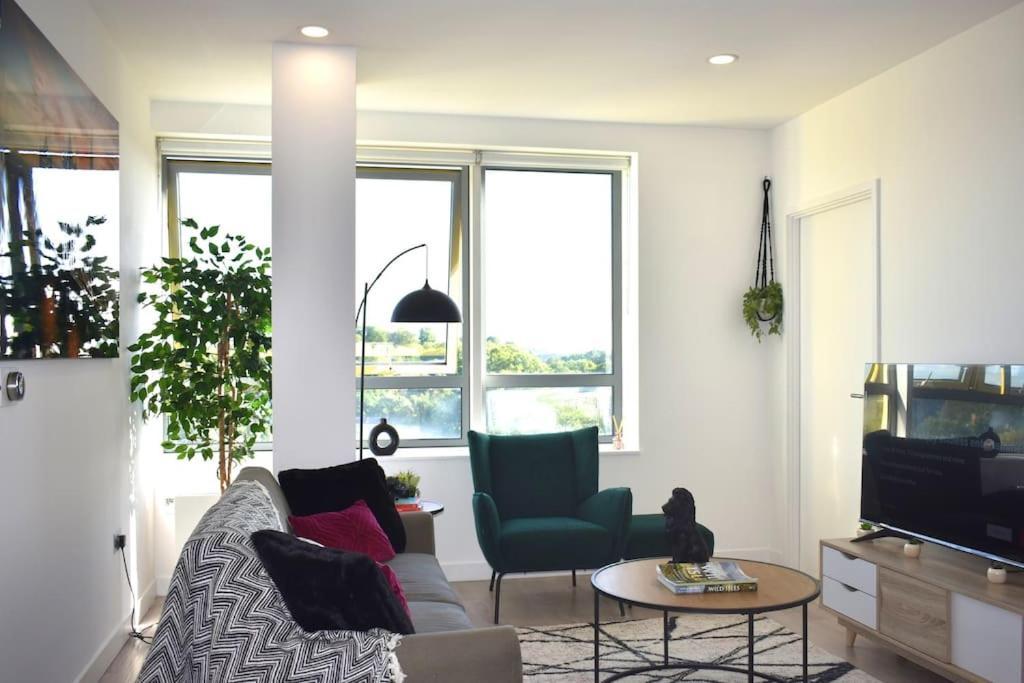 Centre Oasis: 2-bed With Parking And Rooftop Terrace