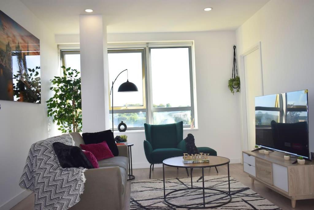 Centre Oasis: 2-bed With Parking And Rooftop Terrace Apartment Bracknell