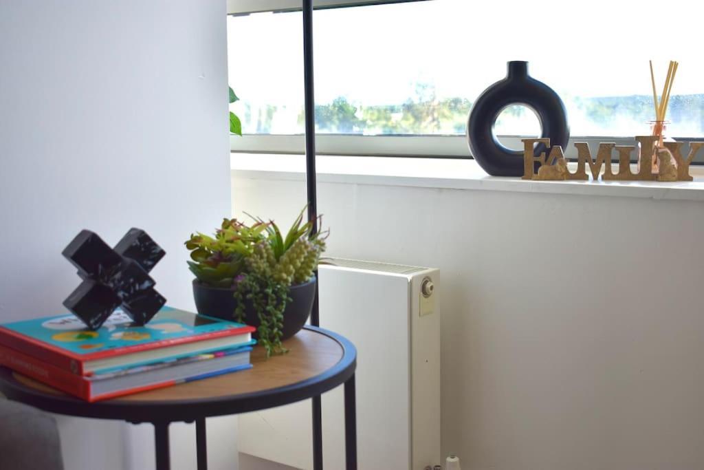 Centre Oasis: 2-bed With Parking And Rooftop Terrace Apartment Bracknell
